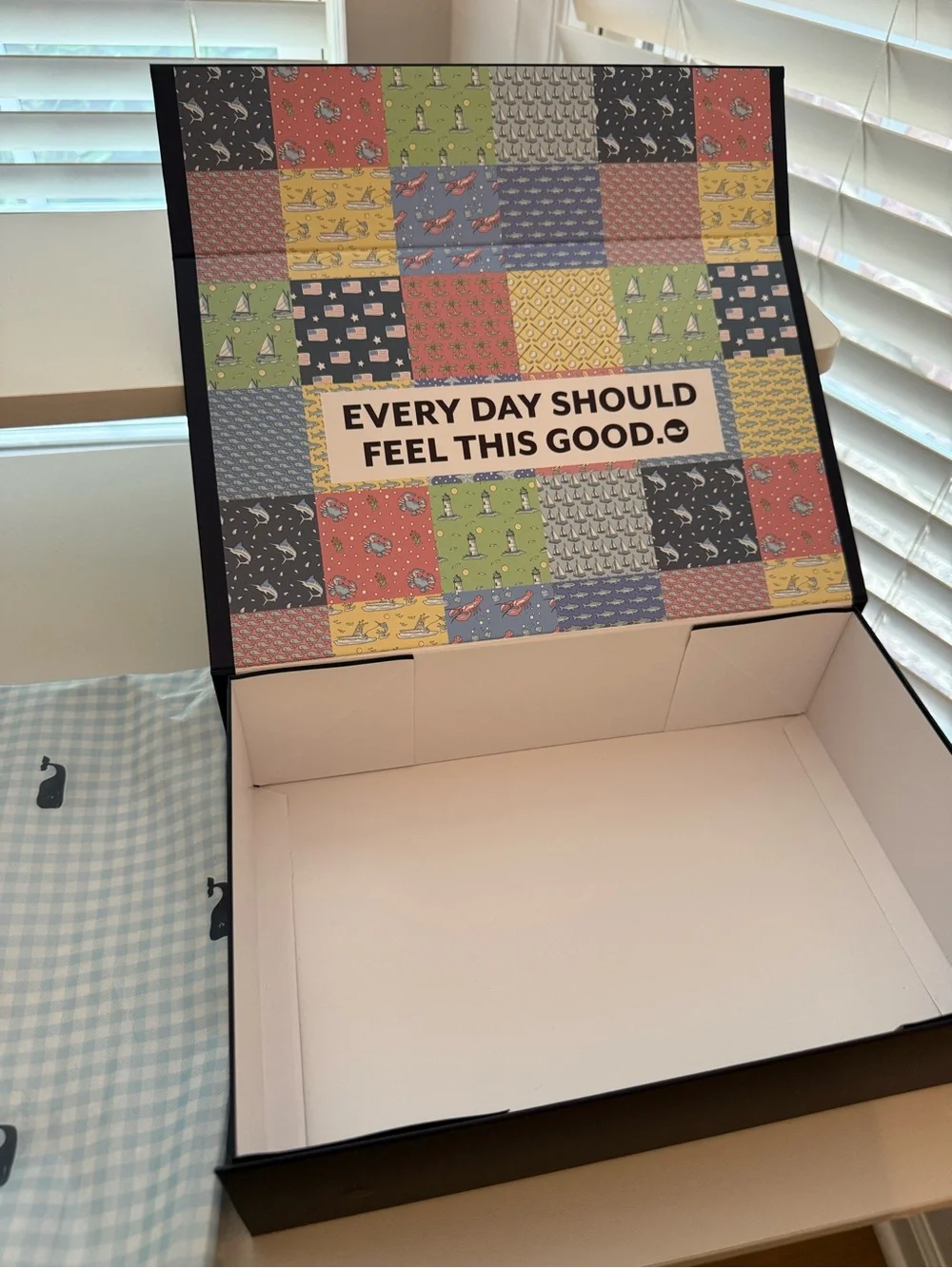 Vineyard Vines gift box + Tissue paper and logo seal